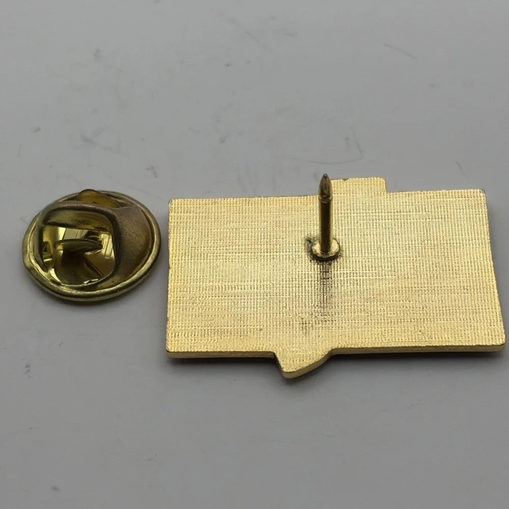 Billy Bob's Texas World's Largest Honky Tonk Fort Worth Texas Flag Lapel Hat Pin